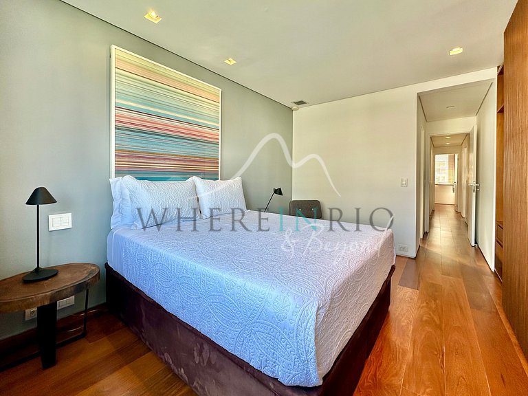 Renovated triplex penthouse in Ipanema