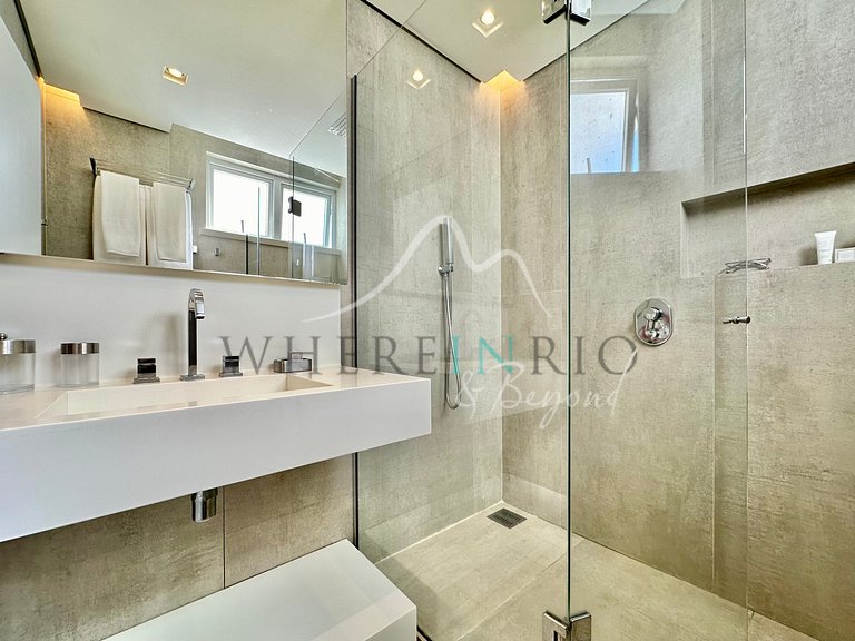 Renovated triplex penthouse in Ipanema