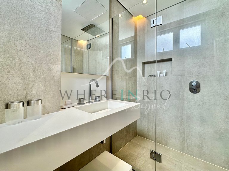 Renovated triplex penthouse in Ipanema