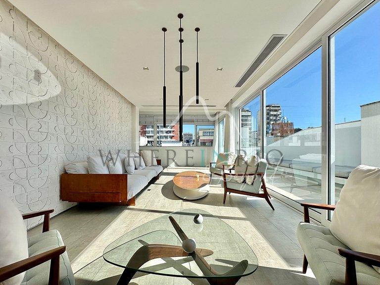 Renovated triplex penthouse in Ipanema