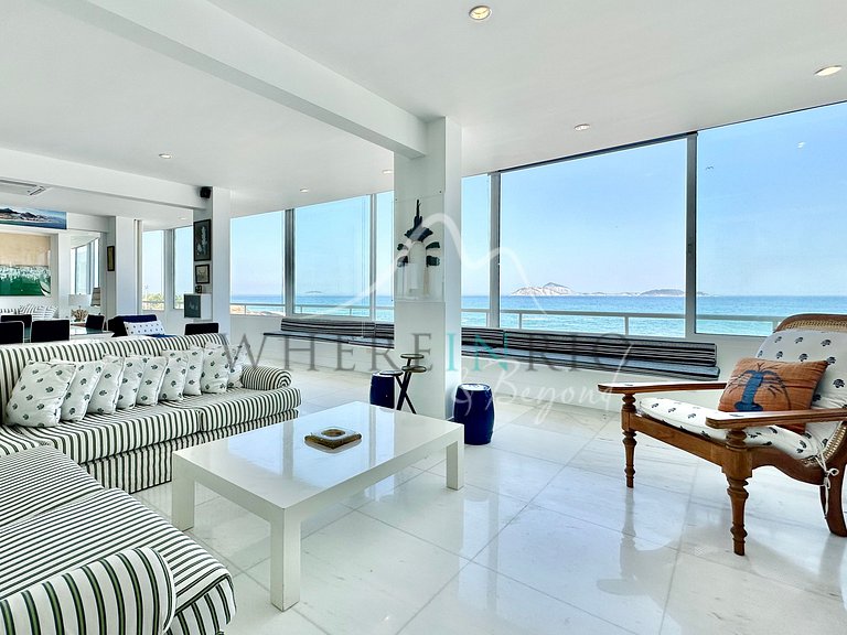 Luxury apartment with ocean view in Arpoador