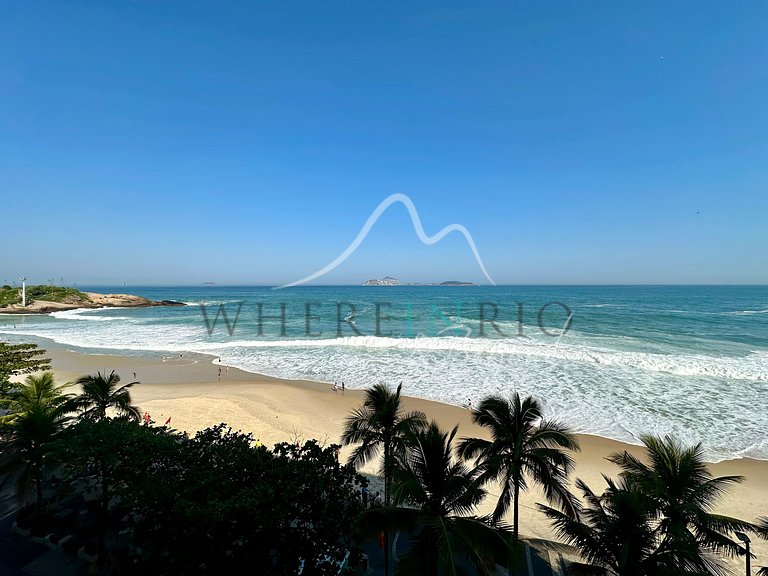 Luxury apartment with ocean view in Arpoador