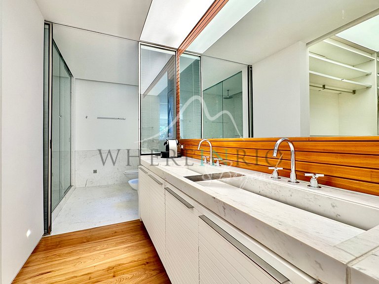 Apartamento de Alto Padrão Frente-Mar no Arpoador