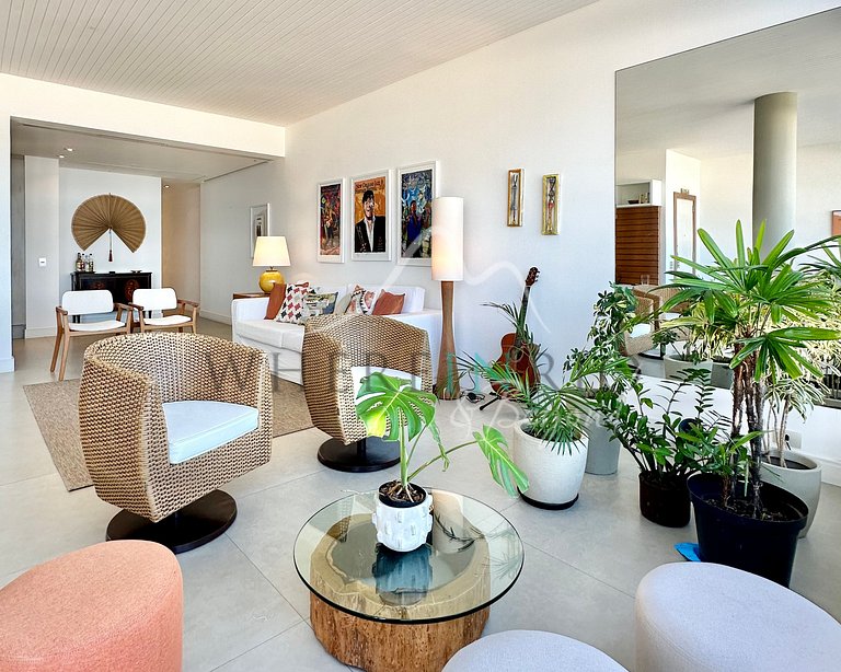 Apartamento com vista mar no Leme