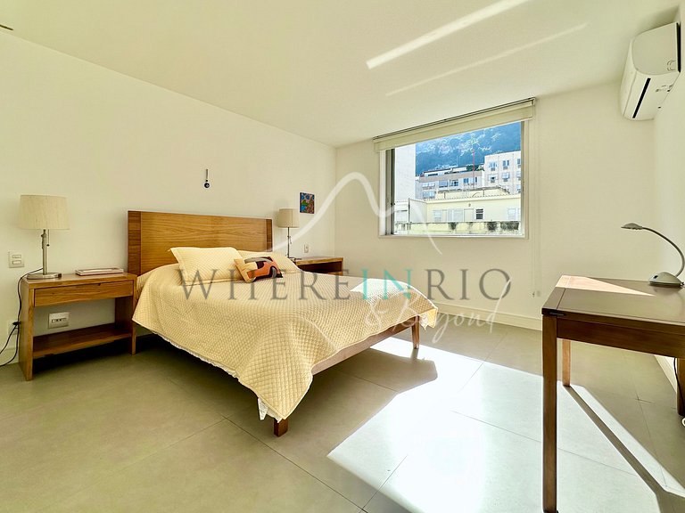 Sea view apartment in Leme
