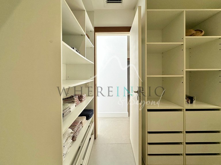 Sea view apartment in Leme