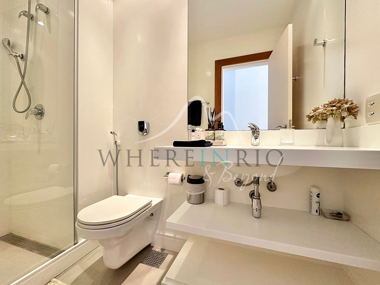 Sea view apartment in Leme