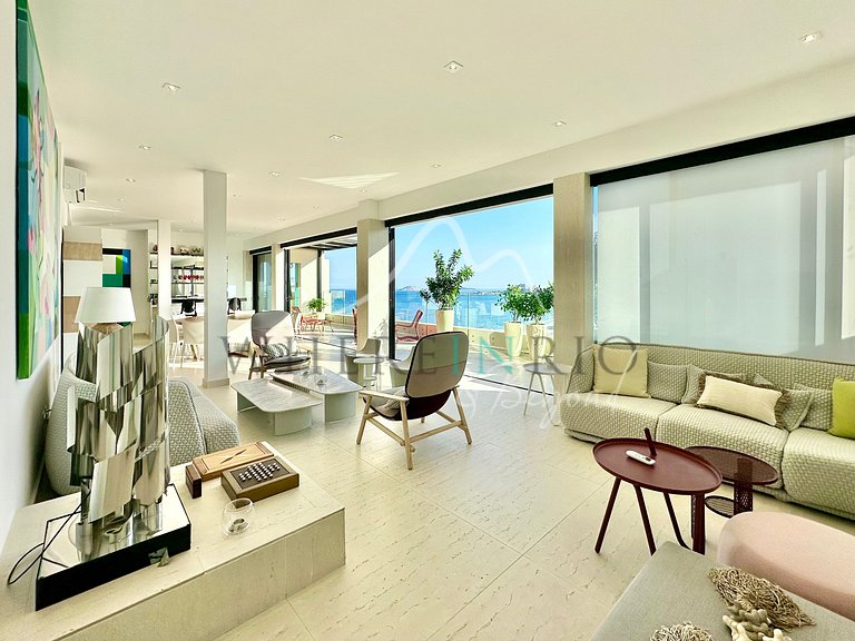 Wonderful beachfront penthouse in Copacabana