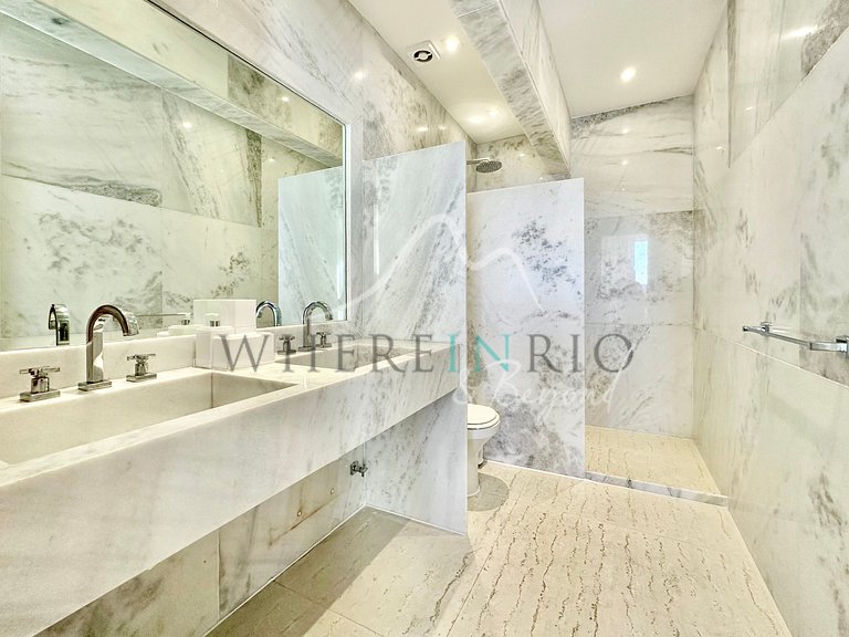 Wonderful beachfront penthouse in Copacabana