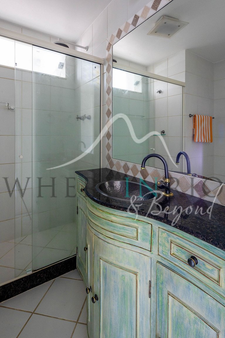 Lindo apartamento apenas uma quadra da Praia de Ipanema