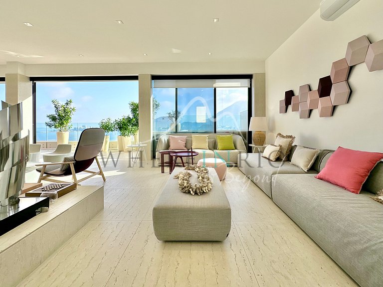 Iconic Luxury Penthouse on Copacabana Beach
