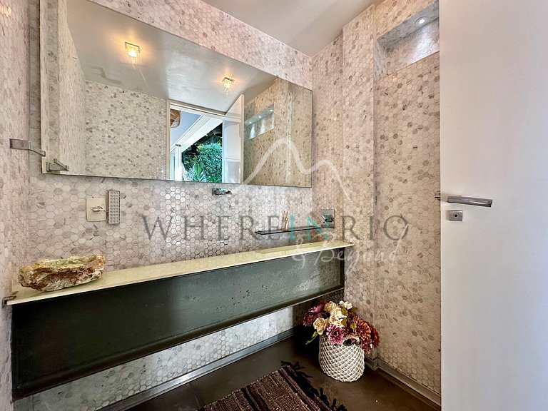 Luxury house with ocean view in Joá