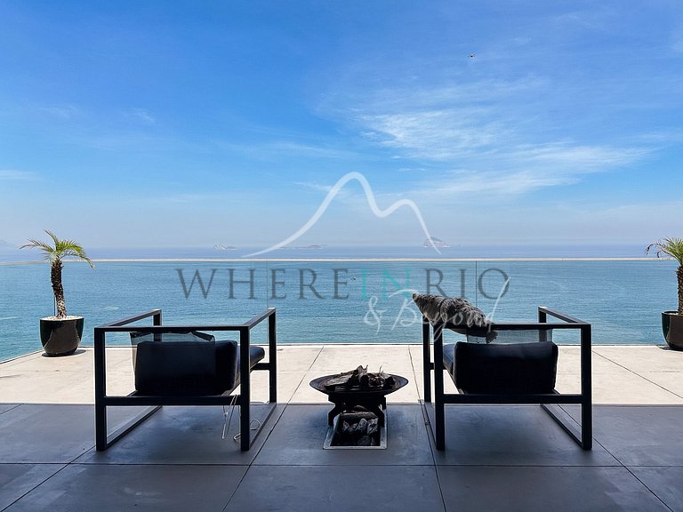 Luxury house with ocean view in Joá