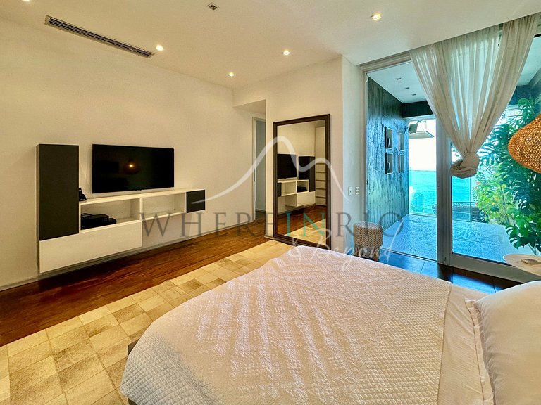 Casa de luxo com piscina infinita no Joá