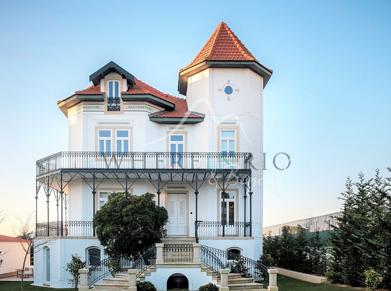 Vila à beira-mar do Atlântico em Estoril