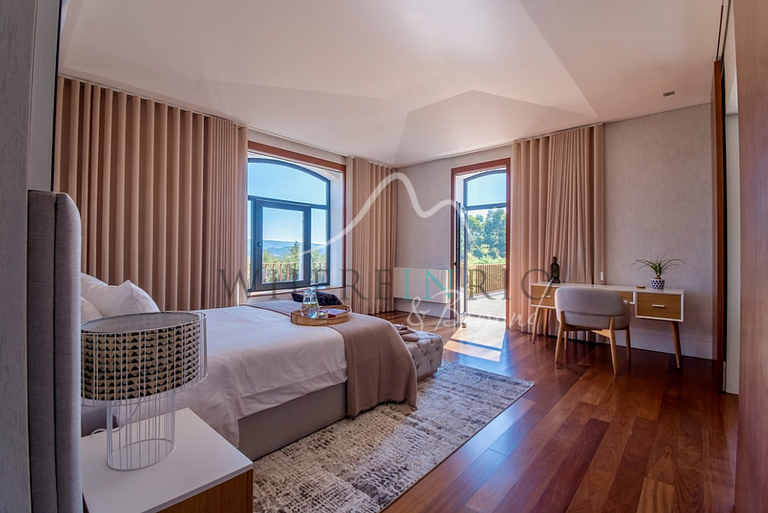 High-End Farmhouse in Douro
