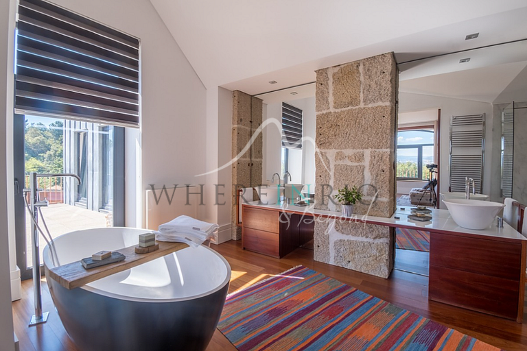 High-End Farmhouse in Douro