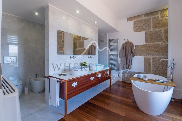 High-End Farmhouse in Douro