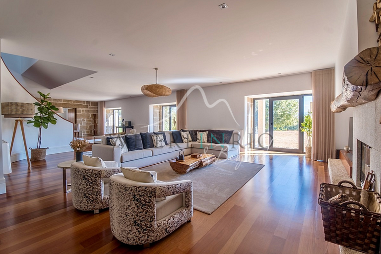 High-End Farmhouse in Douro