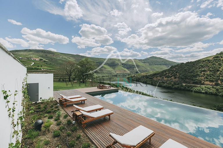 Amazing House in the Douro River