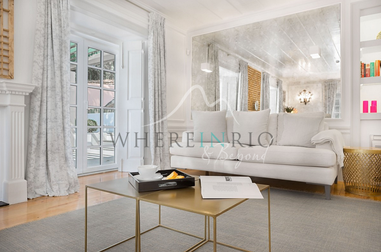 Belíssima e Isolada Villa com Jardim e Piscina