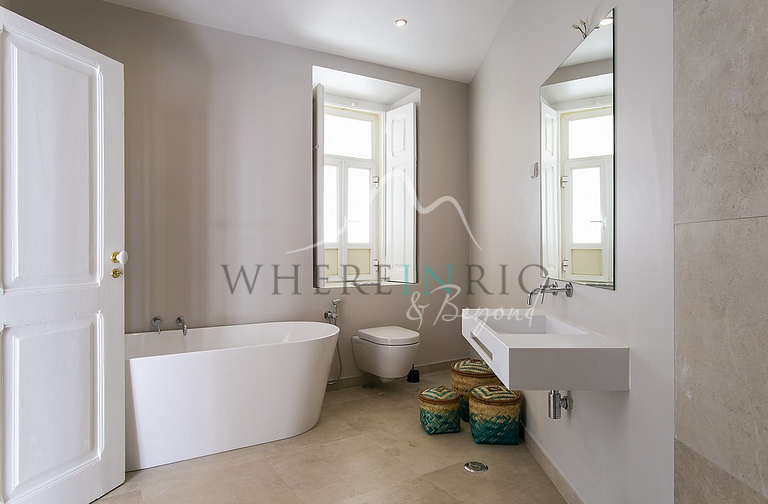 Beautiful Apartment Overlooking the Tagus River