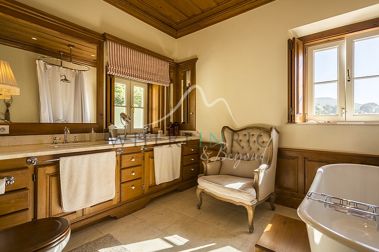 Villa with Breathtaking Views in Sintra