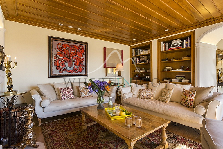 Villa with Breathtaking Views in Sintra