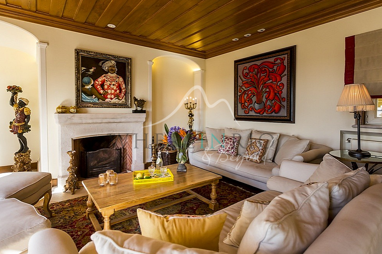 Villa with Breathtaking Views in Sintra