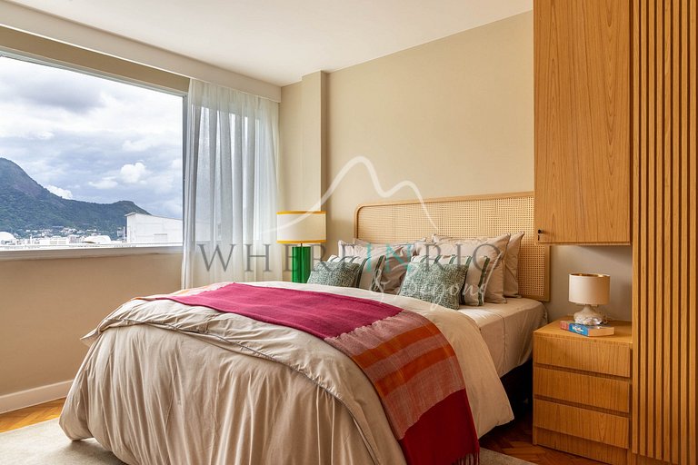 Apartamento com vista para o Cristo no Leblon