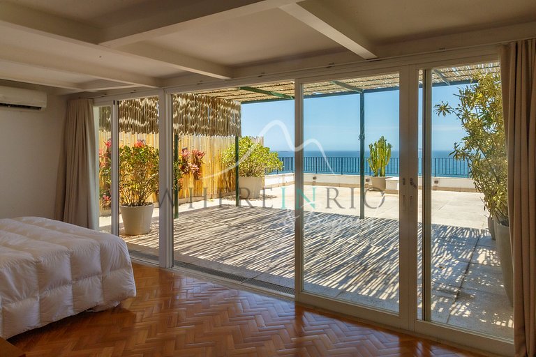 Luxury Duplex Penthouse with Sea View in Arpoador