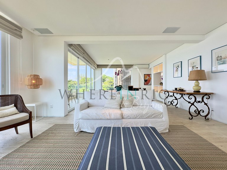 Luxury Duplex Penthouse with Sea View in Arpoador