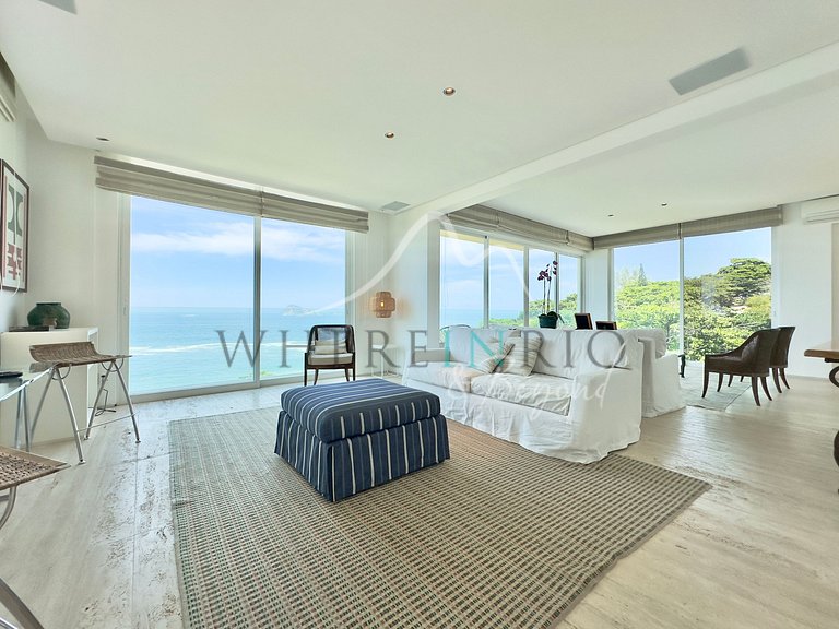 Duplex Penthouse with Sea View and Balcony in Arpoador