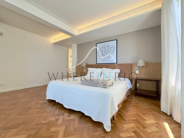 Duplex Penthouse with Sea View and Balcony in Arpoador