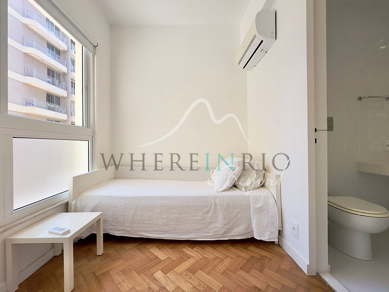 Duplex Penthouse with Sea View and Balcony in Arpoador