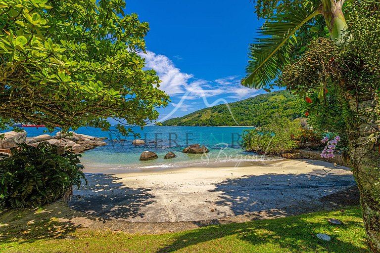 Beachfront House for Vacation Rental in Angra