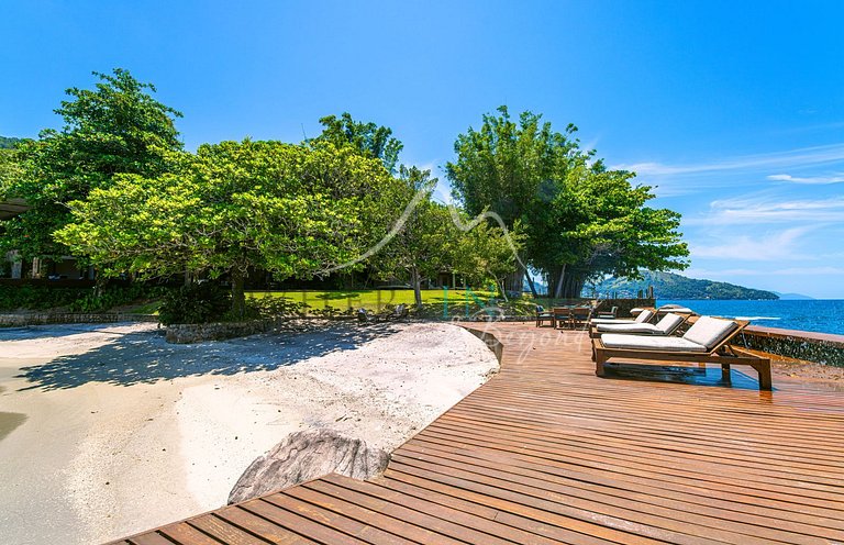 Beachfront House for Vacation Rental in Angra