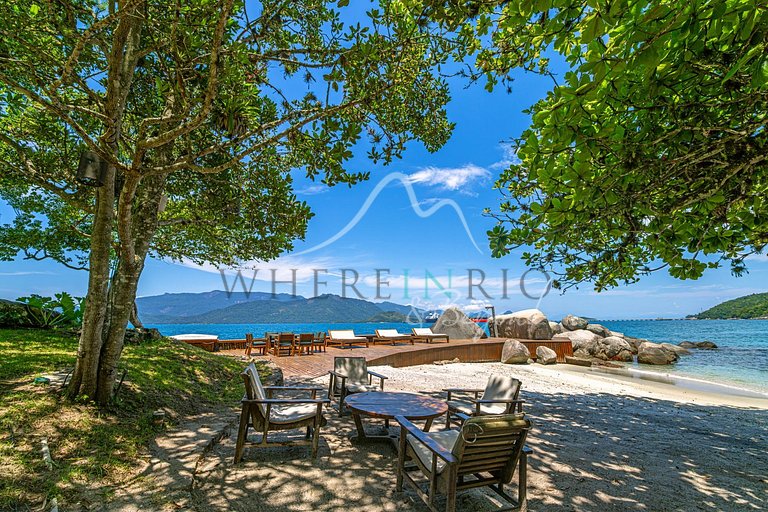 Beachfront House for Vacation Rental in Angra