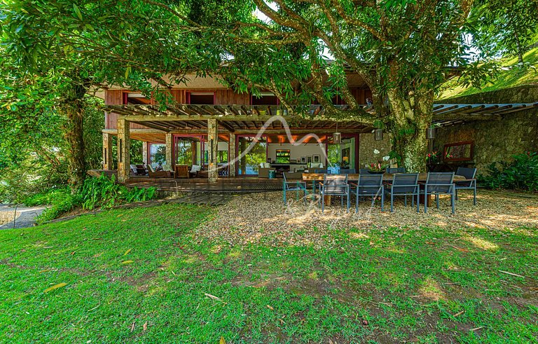 Beachfront House for Vacation Rental in Angra