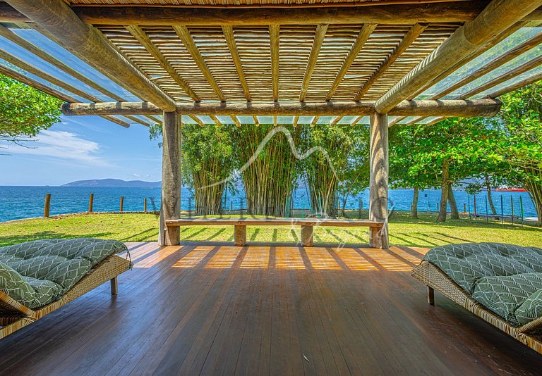 Beachfront House for Vacation Rental in Angra