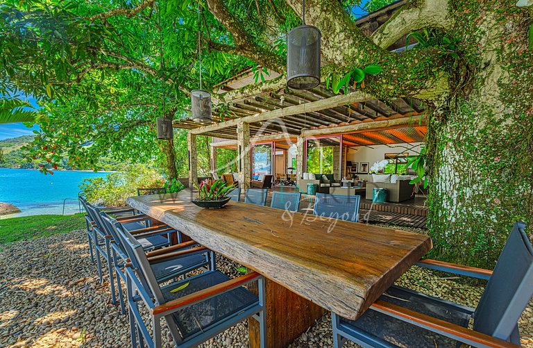 Beachfront House for Vacation Rental in Angra