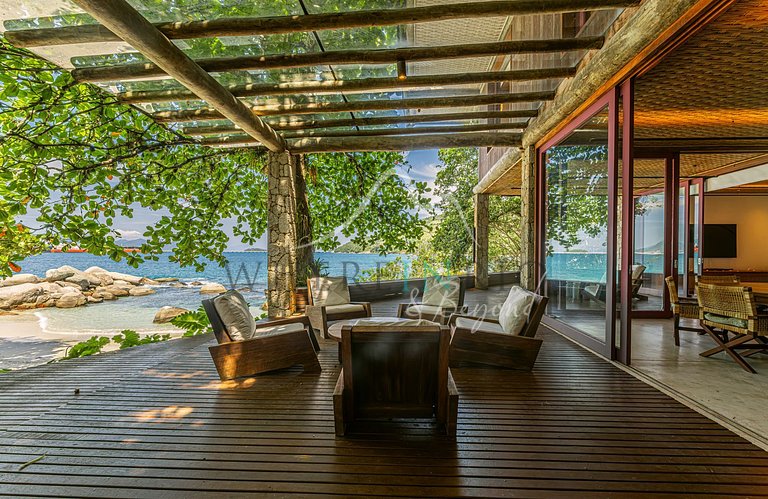 Beachfront House for Vacation Rental in Angra