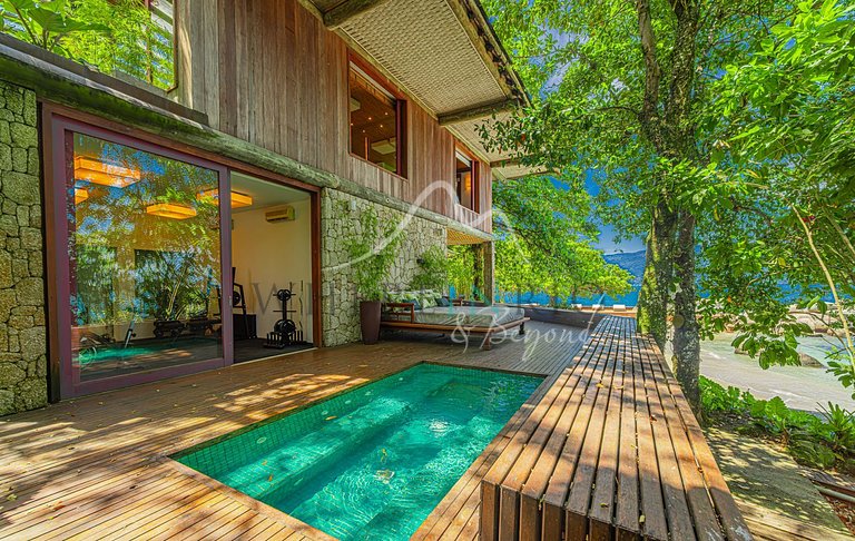 Beachfront House for Vacation Rental in Angra