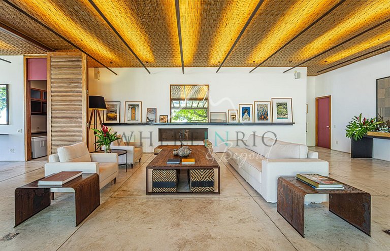 Beachfront House for Vacation Rental in Angra