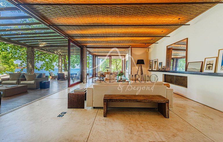 Beachfront House for Vacation Rental in Angra