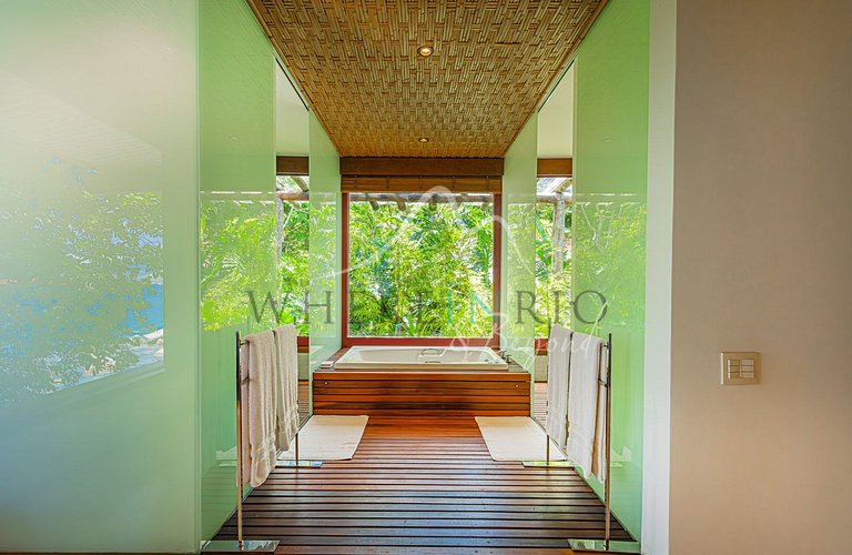 Beachfront House for Vacation Rental in Angra