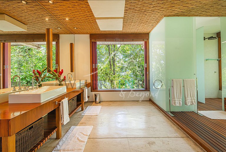 Beachfront House for Vacation Rental in Angra