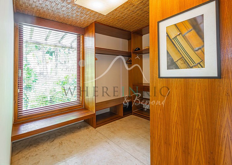 Beachfront House for Vacation Rental in Angra