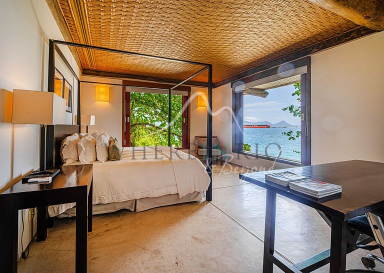 Beachfront House for Vacation Rental in Angra