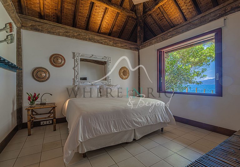 Beachfront House for Vacation Rental in Angra